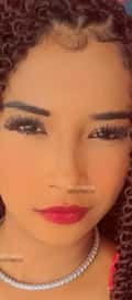 Acompanhante Yza