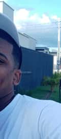 Acompanhante Adriano