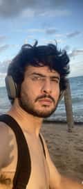 Acompanhante Davi Leite