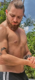 Acompanhante Tony Viking