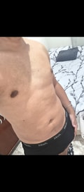 Acompanhante Leoni