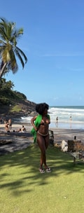 Acompanhante Preta