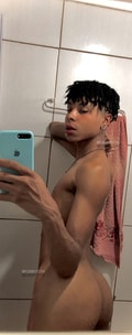 Acompanhante Isaque