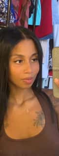 Acompanhante Emily