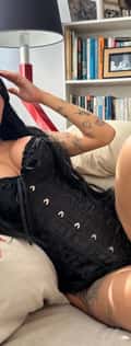 Acompanhante Miley Karolaine