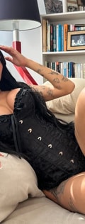 Acompanhante Miley Karolaine