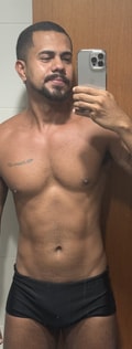 Acompanhante Eduardo Brito