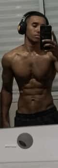 Acompanhante Vitor