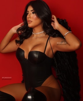 Acompanhante Mikaela