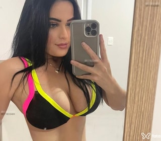 Acompanhante Clara Lopez
