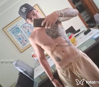 Acompanhante Mike Boy