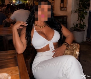 Acompanhante Morena