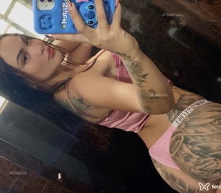 Acompanhante Zoe