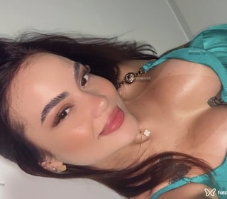 Acompanhante Zoe