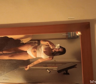 Acompanhante Mirela