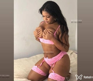 Acompanhante Karina