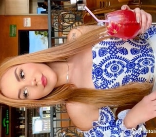 Acompanhante Júlia
