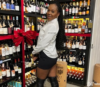 Acompanhante Preta Nuru