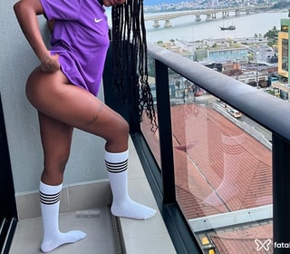 Acompanhante Preta Nuru