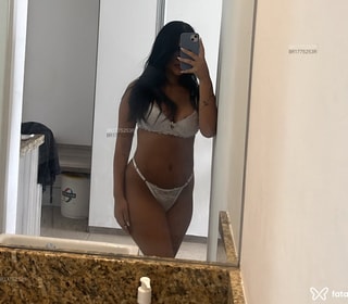 Acompanhante Caroline