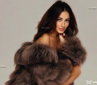 Acompanhante Isis Versace