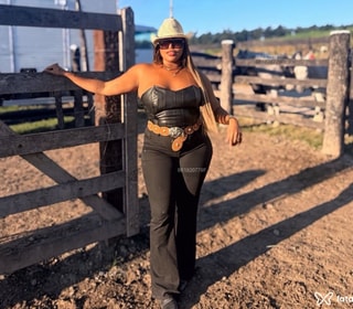Acompanhante Layla Oliveira
