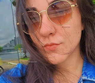 Acompanhante Mariana