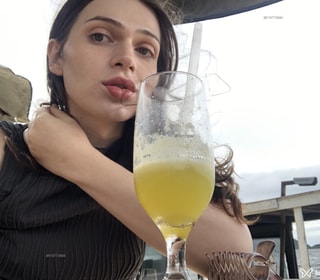 Acompanhante Regina