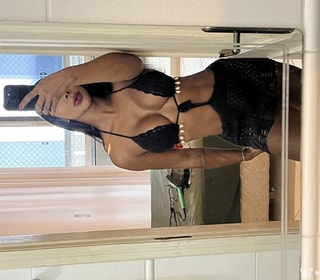 Acompanhante Camila
