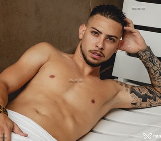 Acompanhante Arthur Fernandez