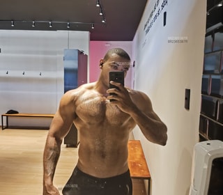 Acompanhante Leandro