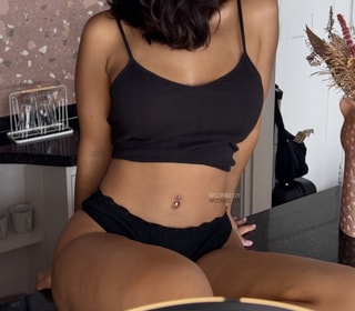Acompanhante Gabi Sato