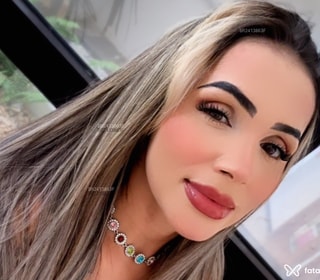 Acompanhante Carine