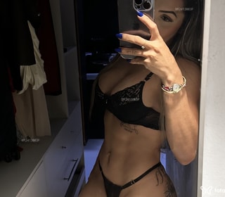 Acompanhante Carine