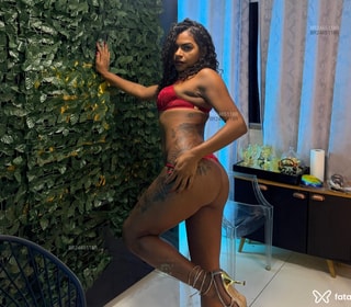 Acompanhante Morena