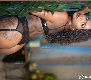 Acompanhante Morena