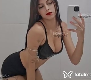 Acompanhante Mia