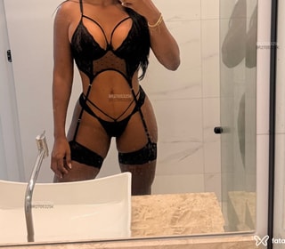 Acompanhante Júlia Tavares