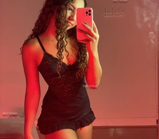 Acompanhante Camila