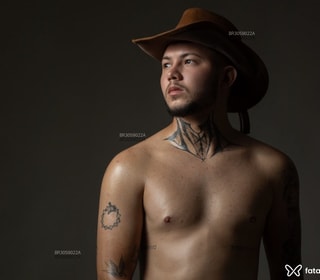 Acompanhante Thiago Mello