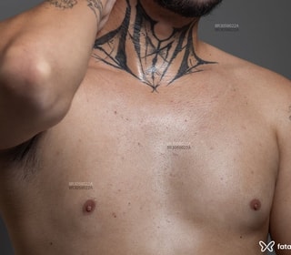 Acompanhante Thiago Mello
