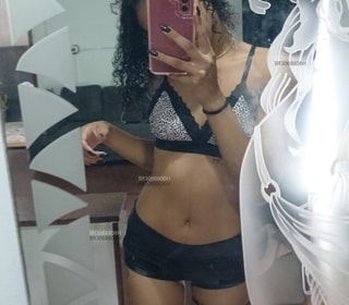 Acompanhante Lia Trix