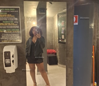 Acompanhante Ayla Haris