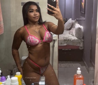 Acompanhante Tifany