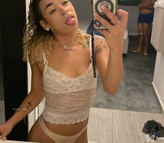 Acompanhante Ísis Moreira