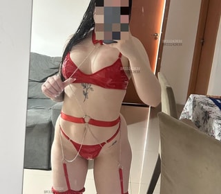 Acompanhante Clara Santos