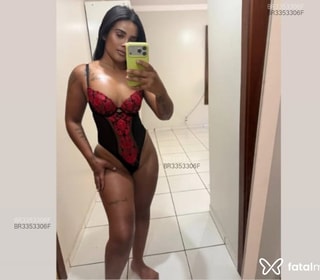 Acompanhante Mirela Santos