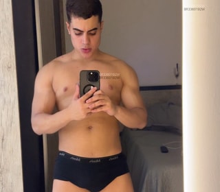 Acompanhante Kaue Gomes