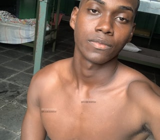 Acompanhante Negro Bala