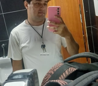 Acompanhante Adrian
